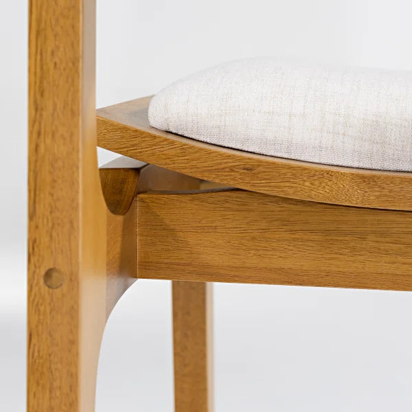 Cadeira de Madeira Maciça com Telinha Natural Estofada - Ninho Móveis